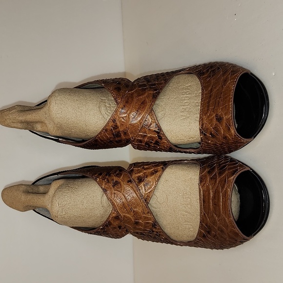 Michael Kors Sandal - Picture 2 of 10